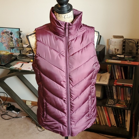 SO burgundy/plum puffer vest size Medium - Picture 1 of 7